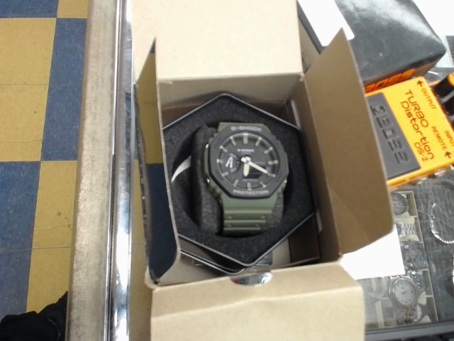 Casio g shock verte in box