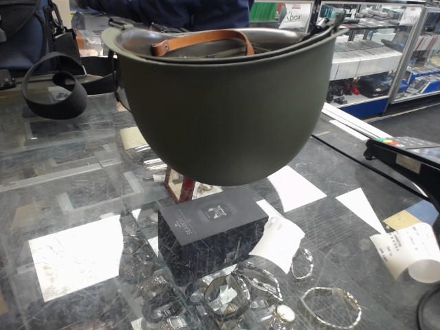 Casque metalique verte