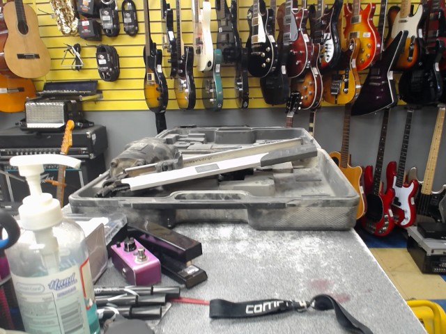 Gun a clou avec case