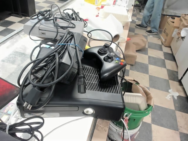 Xbox 360 noir avec man