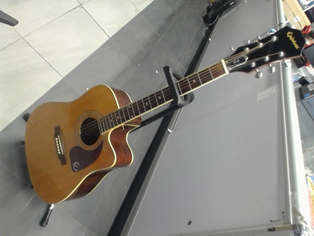 Guitarre electro acoustique