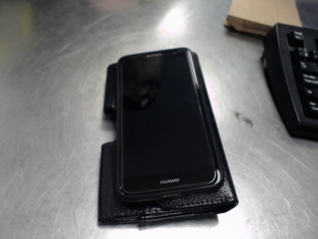 Huawei plus dans case noire