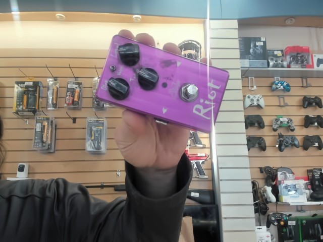 Distortion pedal