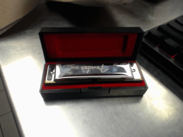 Harmonica avec boite