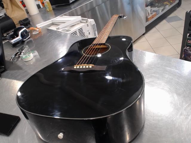 Guitare accoustique noir