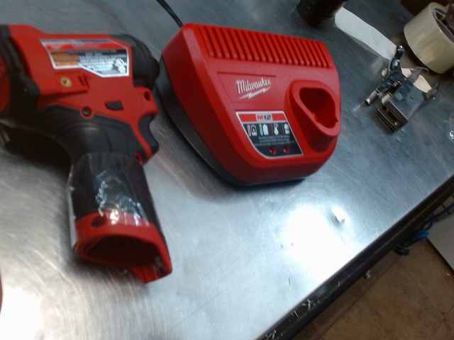 Impact 12v+ chargeur no case