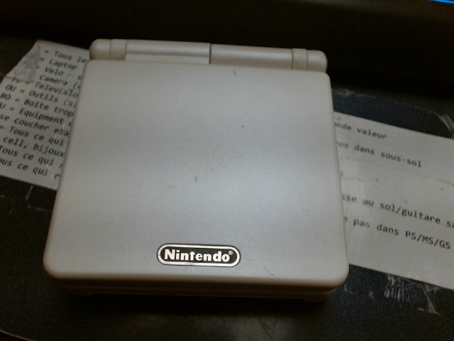 Gameboy advance sp sans chargeur gris