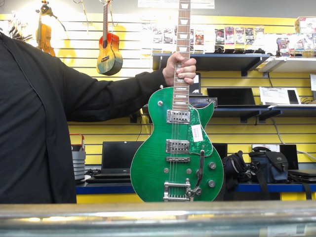 Fause guit vert sans case