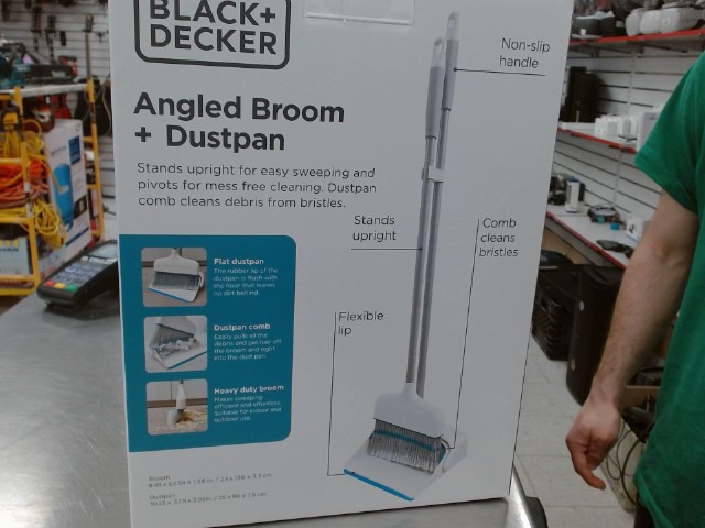 Balais et dustpan neuf dans la boite