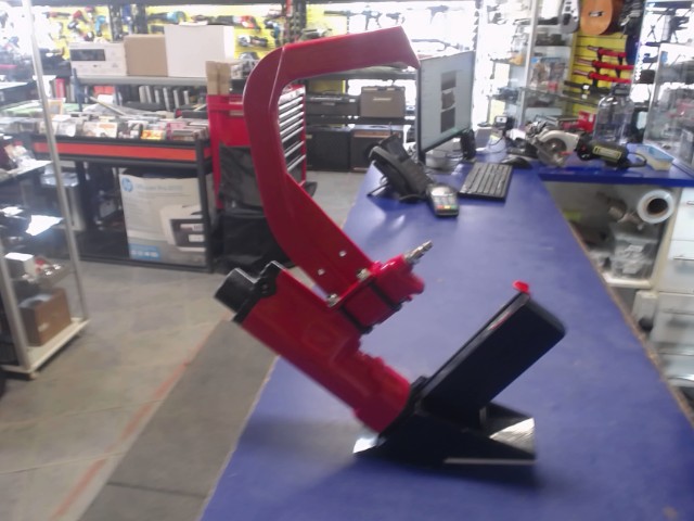 Cloueuse � plancher 15ga 2