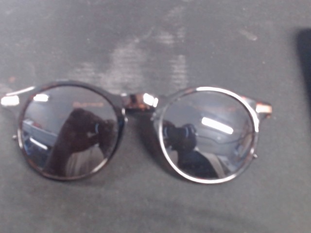 Paire de lunette mustan