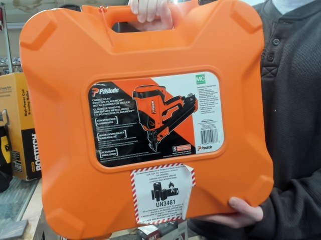 Cordless metal connector nailer neuf