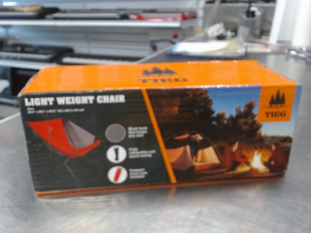 Chaise legere btand new in box rouge