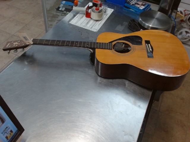 Guitar accoustique yamaha no case