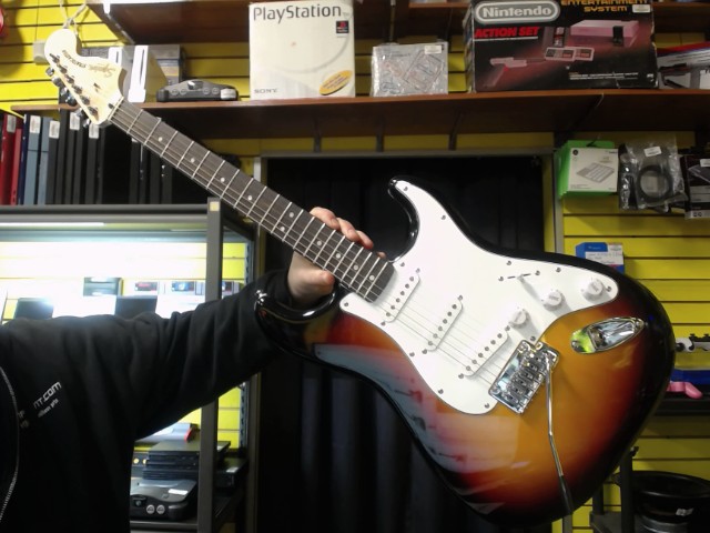 Guitare comme neuve avec facture