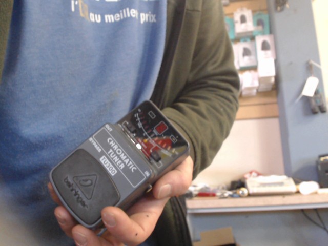 Chromatic tuner guit pedal