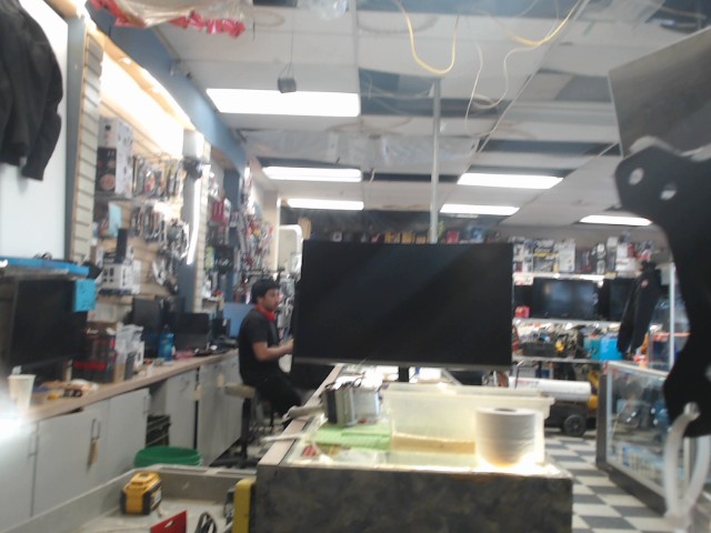 Moniteur avec patte curv�