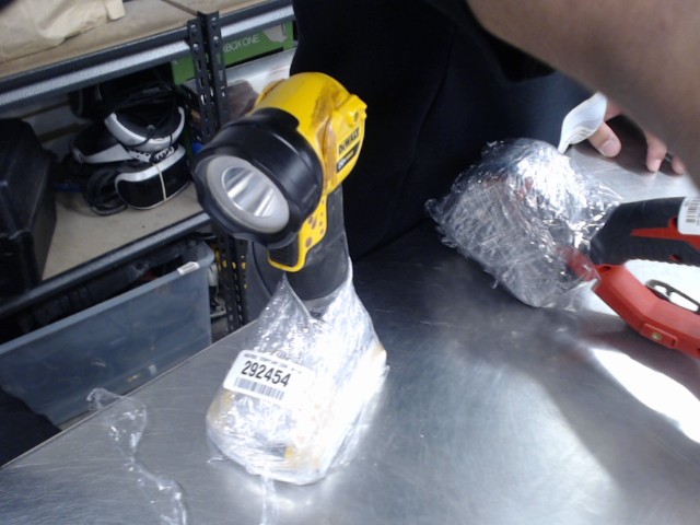 Lampe dewalt avec batterie 2ah