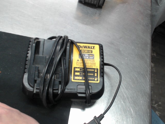 Chargeur dewalt dcb112