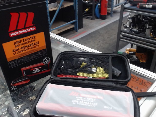 Aide-d�marrage/chargeur portatif (neuf)