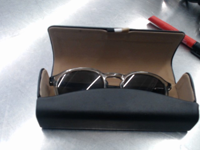 Hugo boss lunettes de soleil dans case