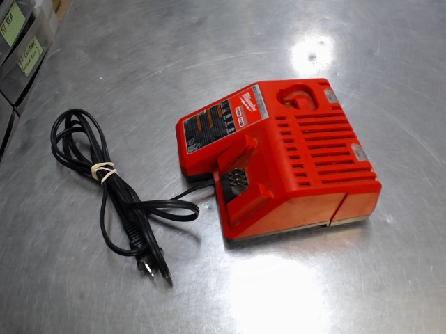 Chargeur milwaukee