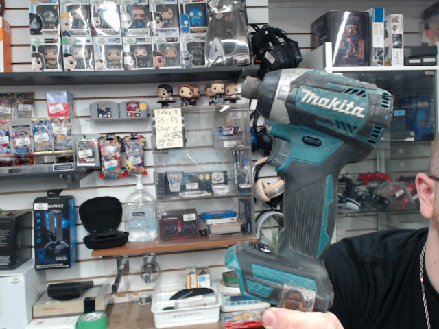 Impact nailer makita