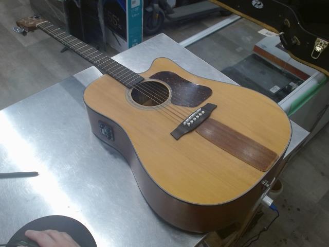 Guitare acoustique / cracked