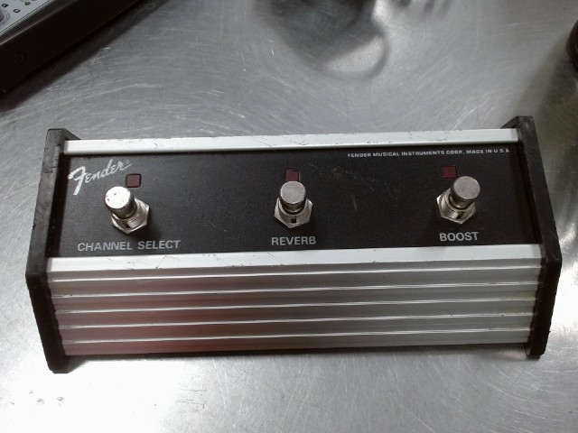 Foot switch fender�