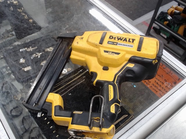 Cloueuse 20v 18gage no batt/chrg