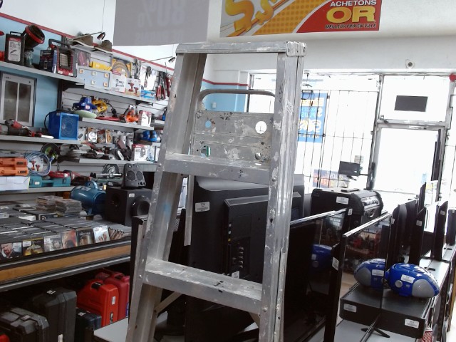 Escabeau de 6 pieds aluminium