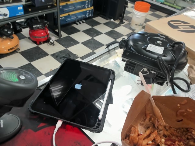 C/a    ipad 10th gen lte