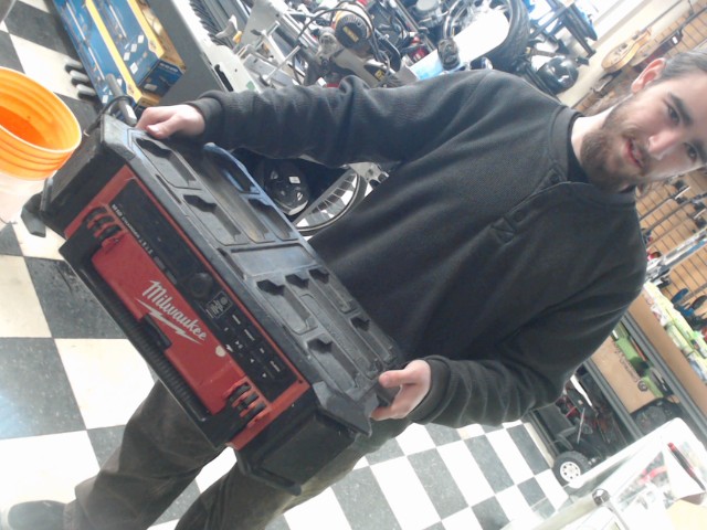 Case avec radio speaker