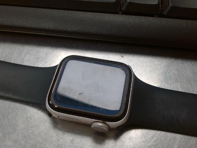 Apple watch series se 2nd + boite
