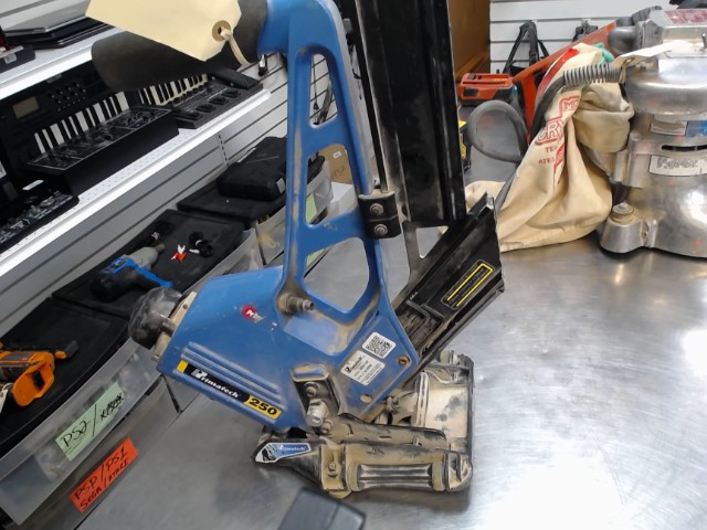 Cloueuse a plancher bleue