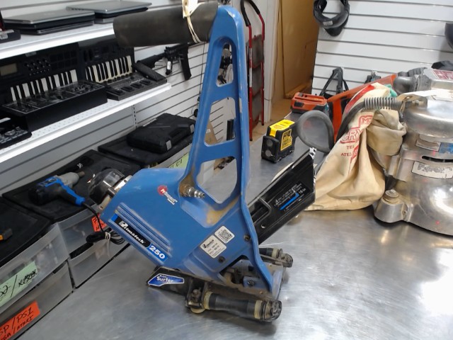 Cloueuse a plancher bleue