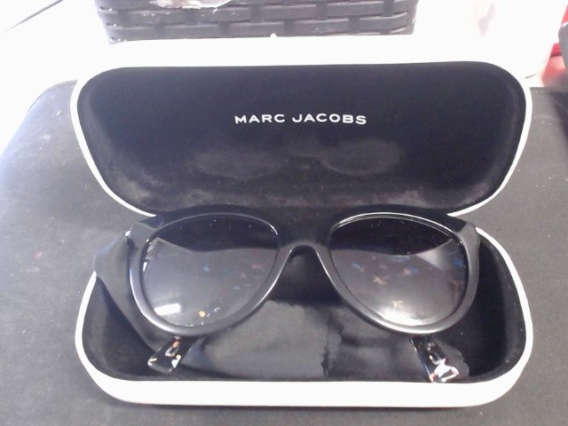 Marc jacobs sunglasses avec fleurs