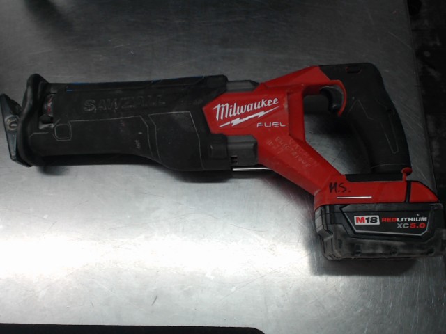 Sawzall avec baterrie dans sac milwaukee