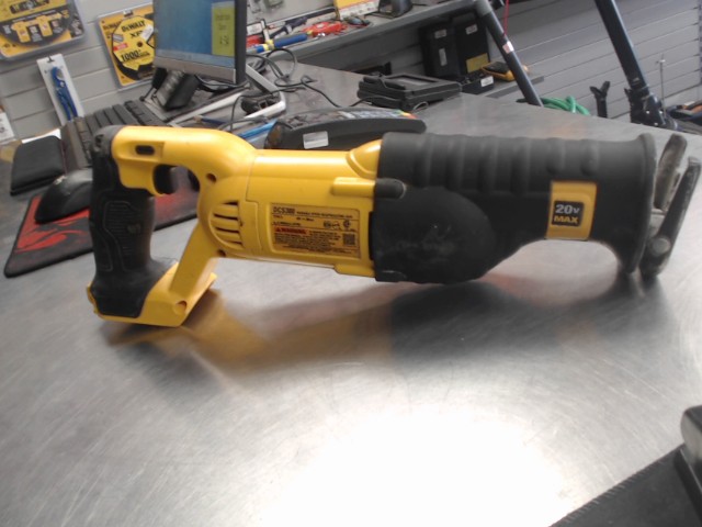 Scie va et viens dewalt