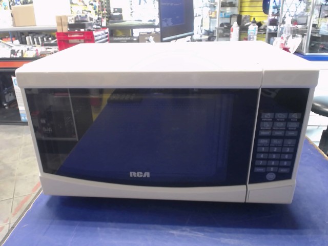 Four � micro-ondes 0.7 pieds cube 700w