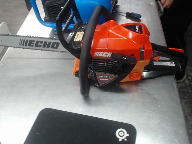 Chainsaw neuf avec acc echo