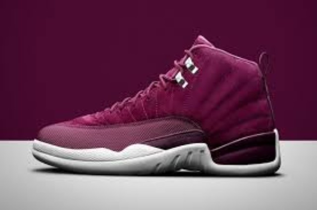 Jordan 12 bordeaux size 8
