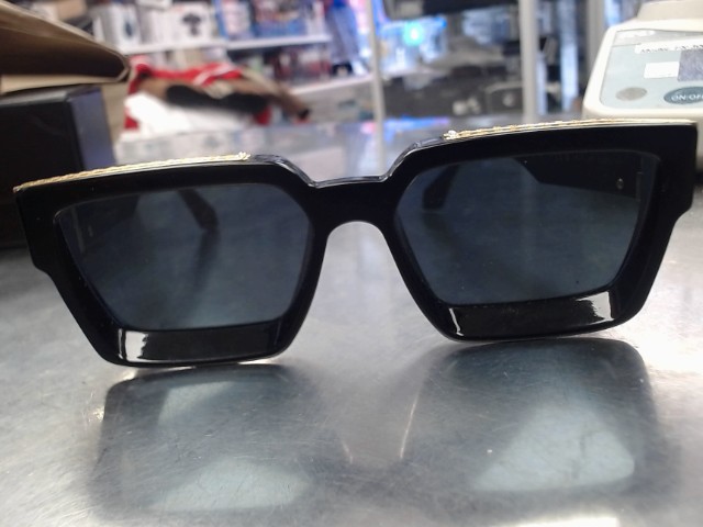 Lunettes soleil noire/dor�e