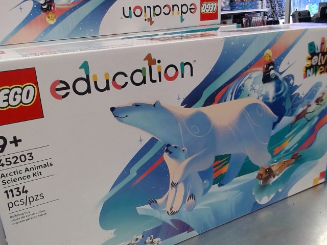 Arctic animals science kit