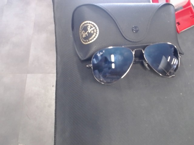 Rayban aviator sunglasses with case