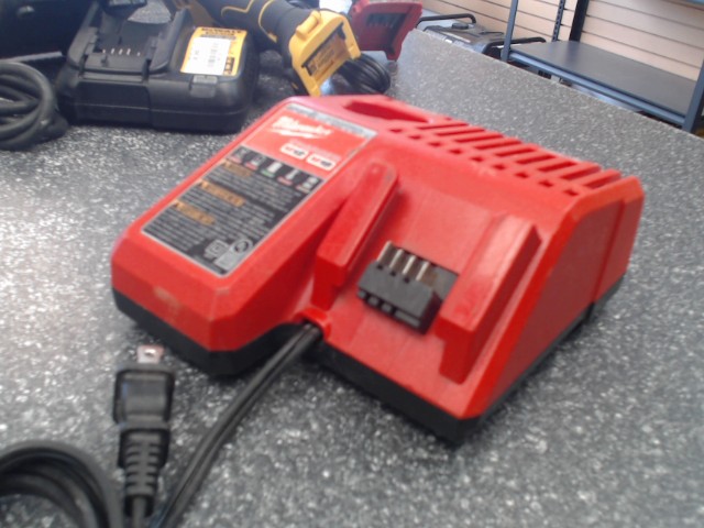Chargeur milwaukee