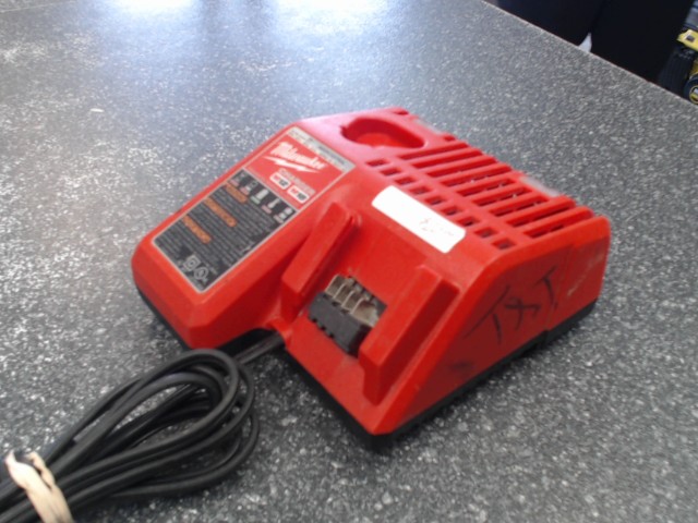 Chargeur milwaukee