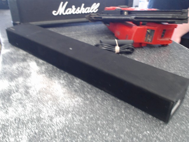 Soundbar samsung avec fil et man