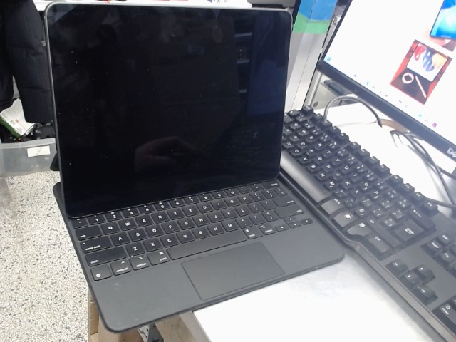 Ipad pro 13 inch 4e gen avec magic keybo