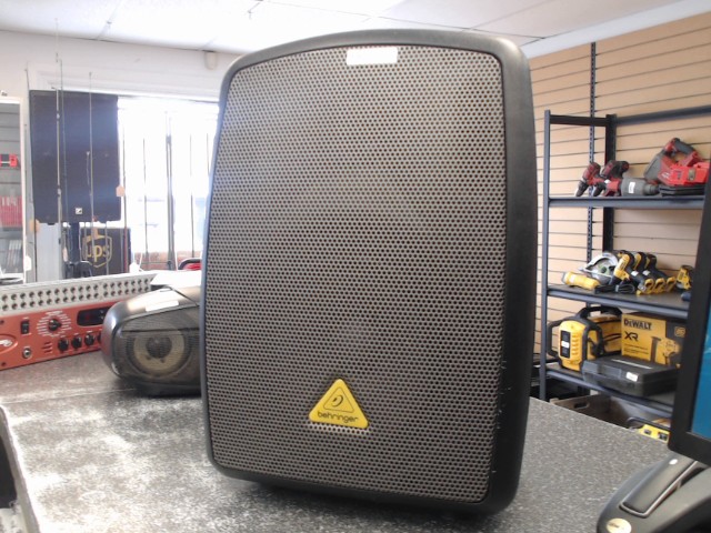 Speaker portable behringer 40w